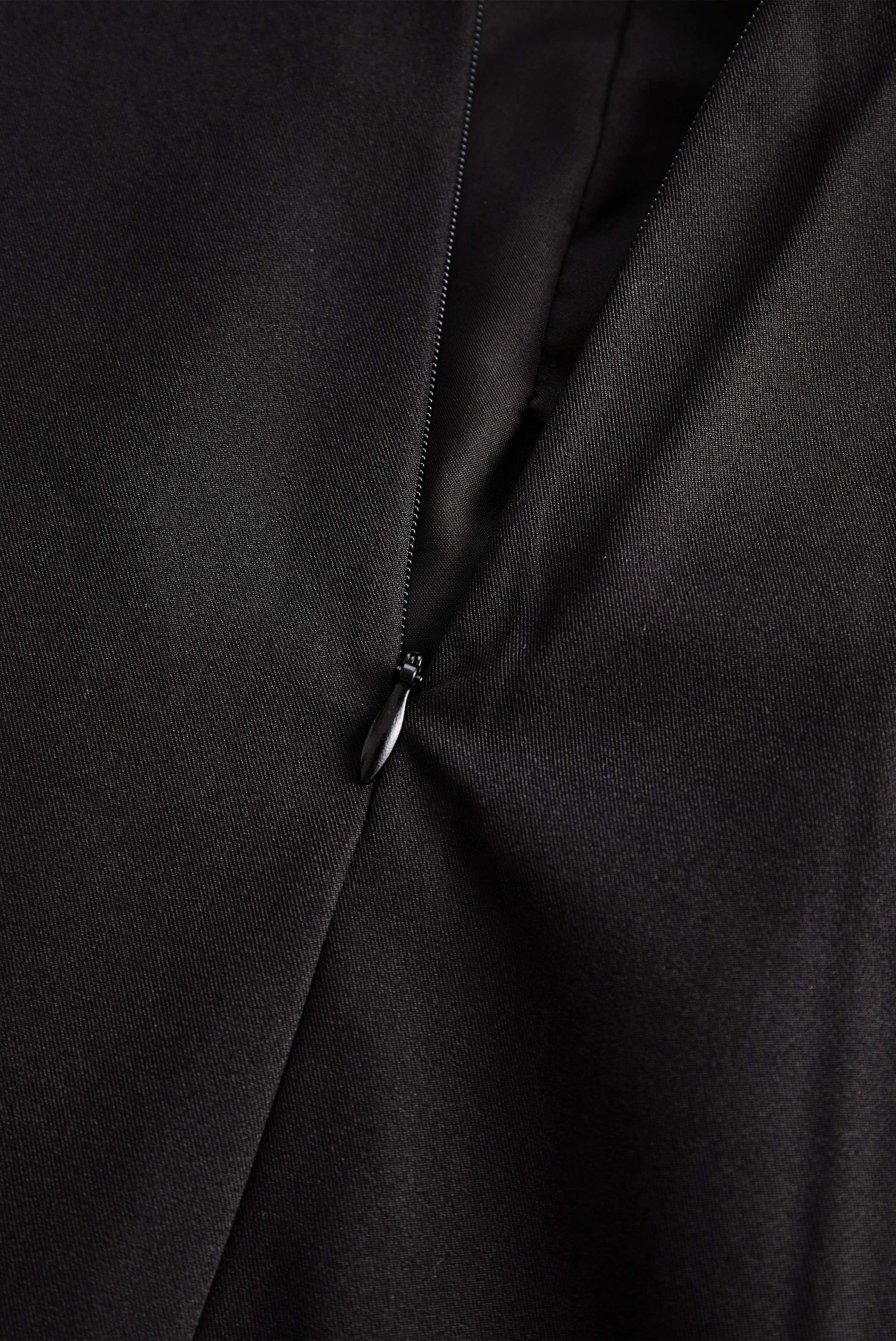 Chic White Button-Up Blouse And Black Pencil Skirt Set | Elegant Women's Dress