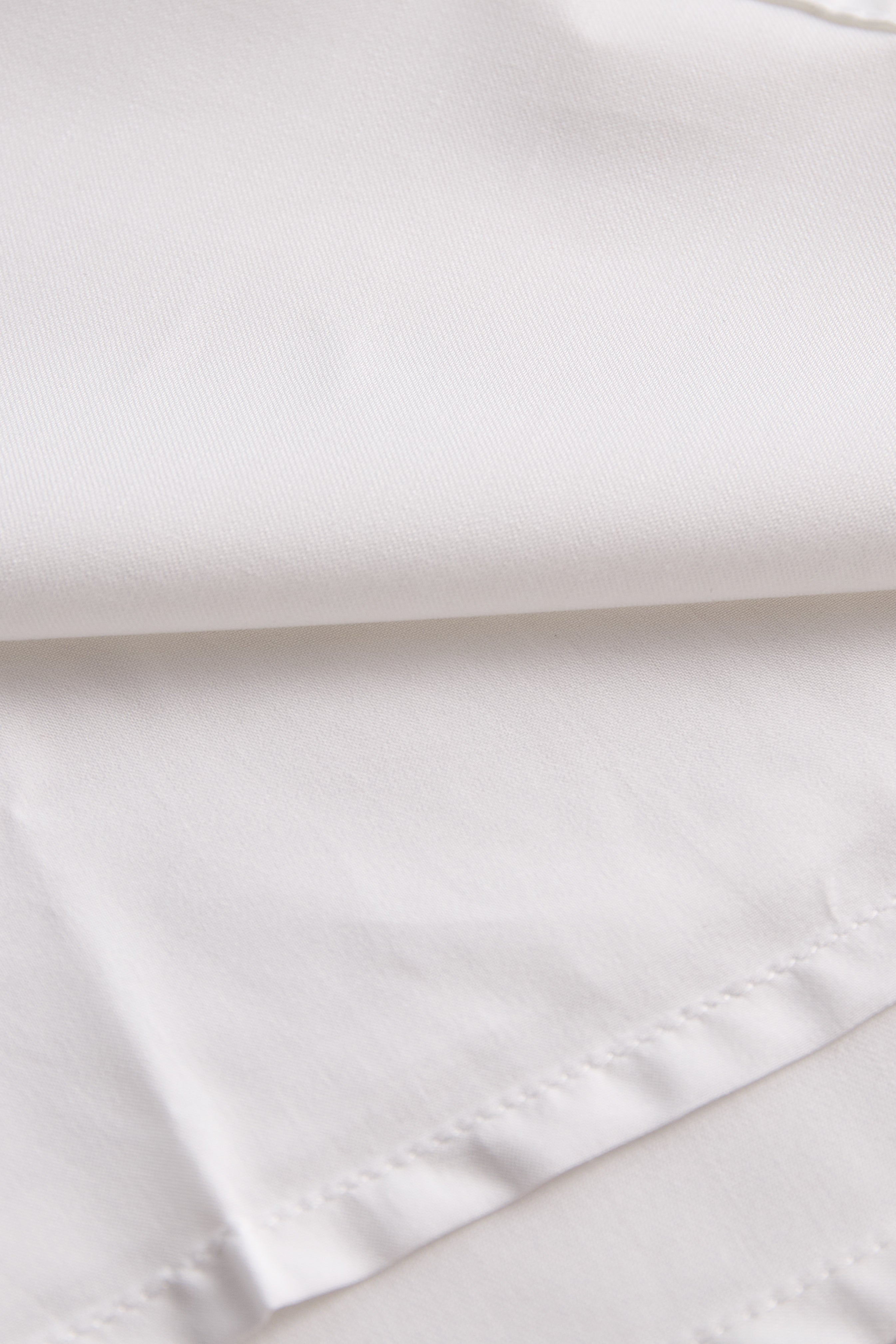 Stylish Sleeveless Halter Neck Blouse With Bold Contrast Trim | Elegant Women's Dress