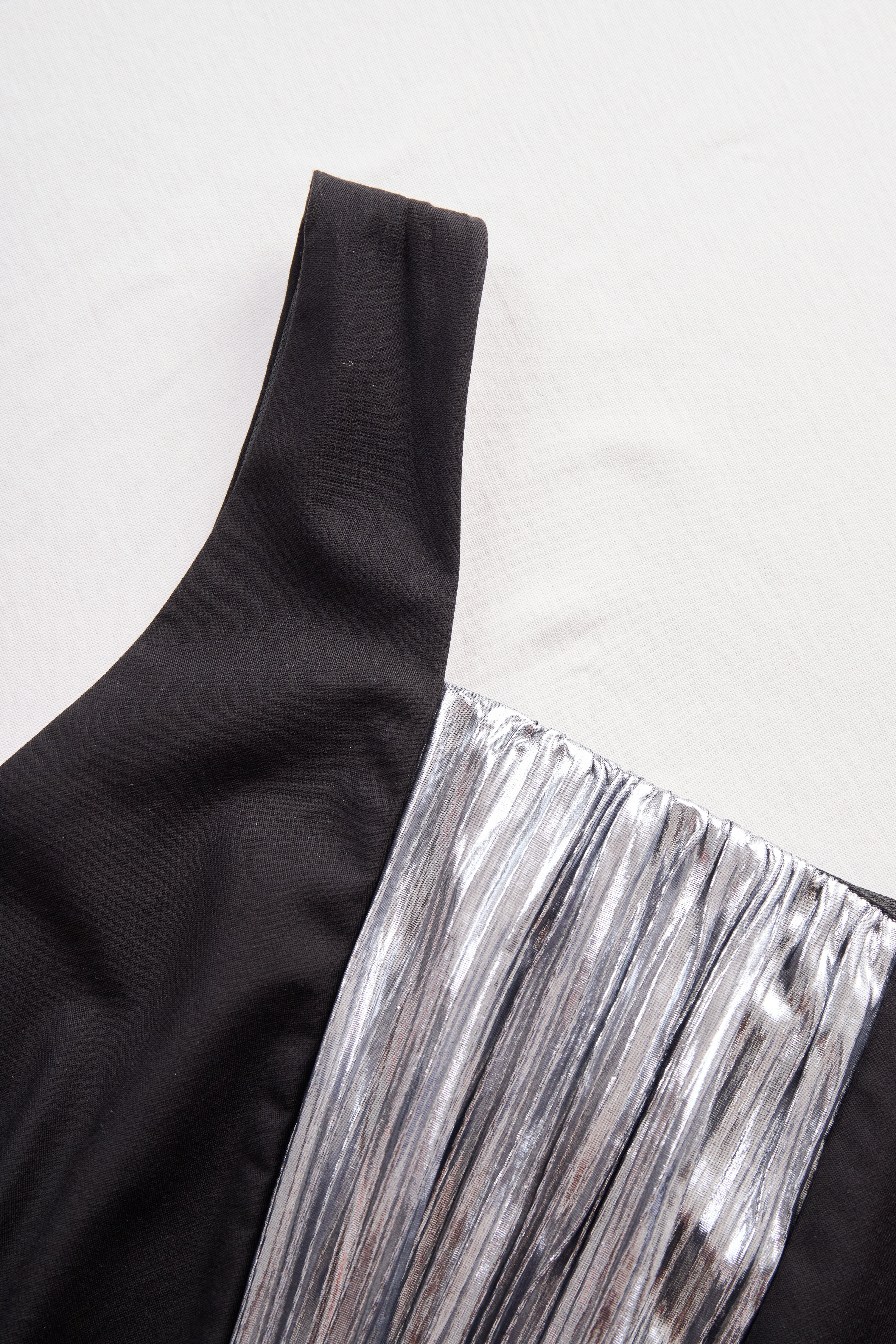 Stylish Plain One-Shoulder Gown with Metallic Pleated | Elegant Women's Dress