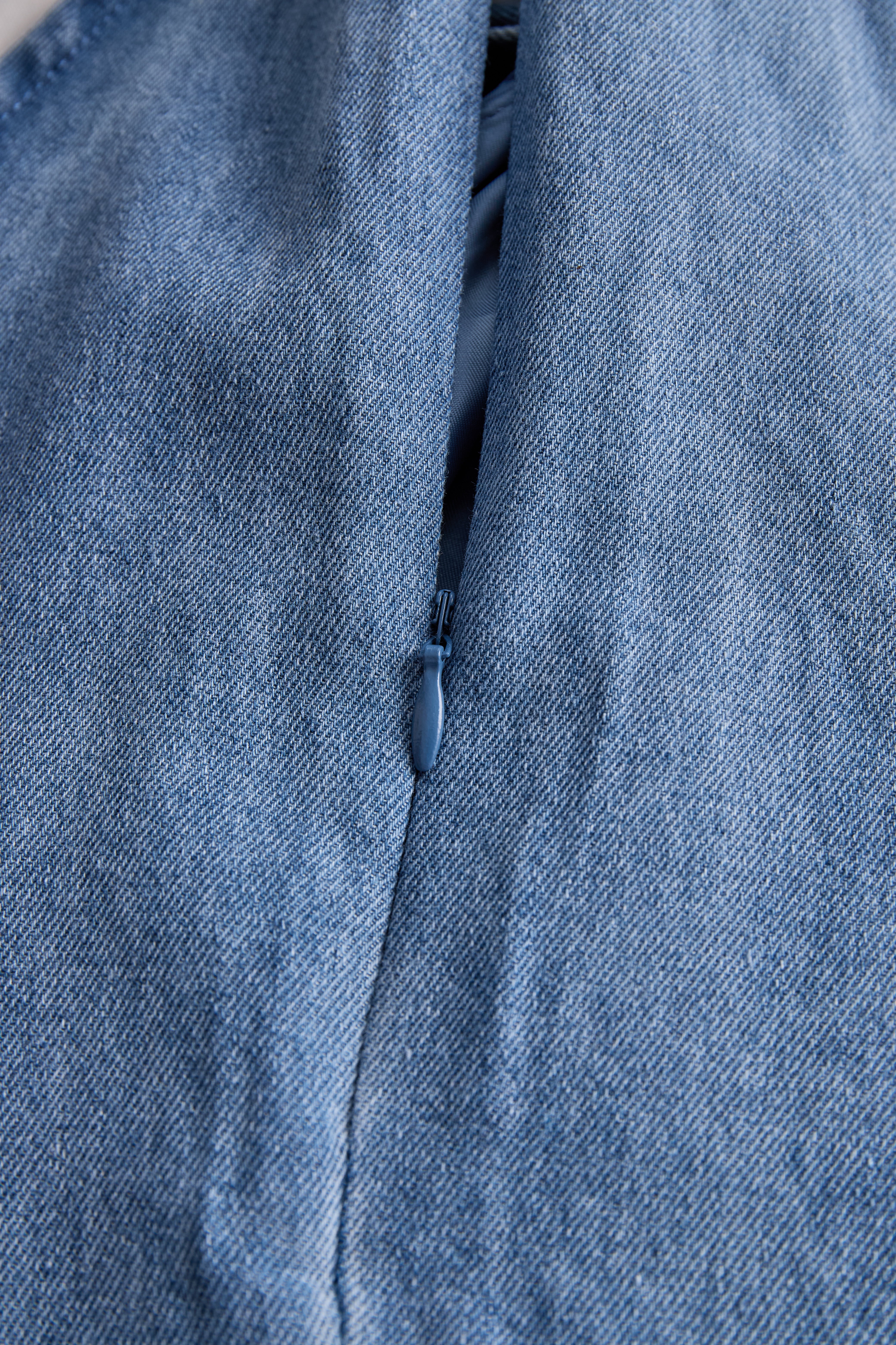 Stylish Sleeveless Halter Blouse with Neck Tie Detail | Elegant Women's Dress