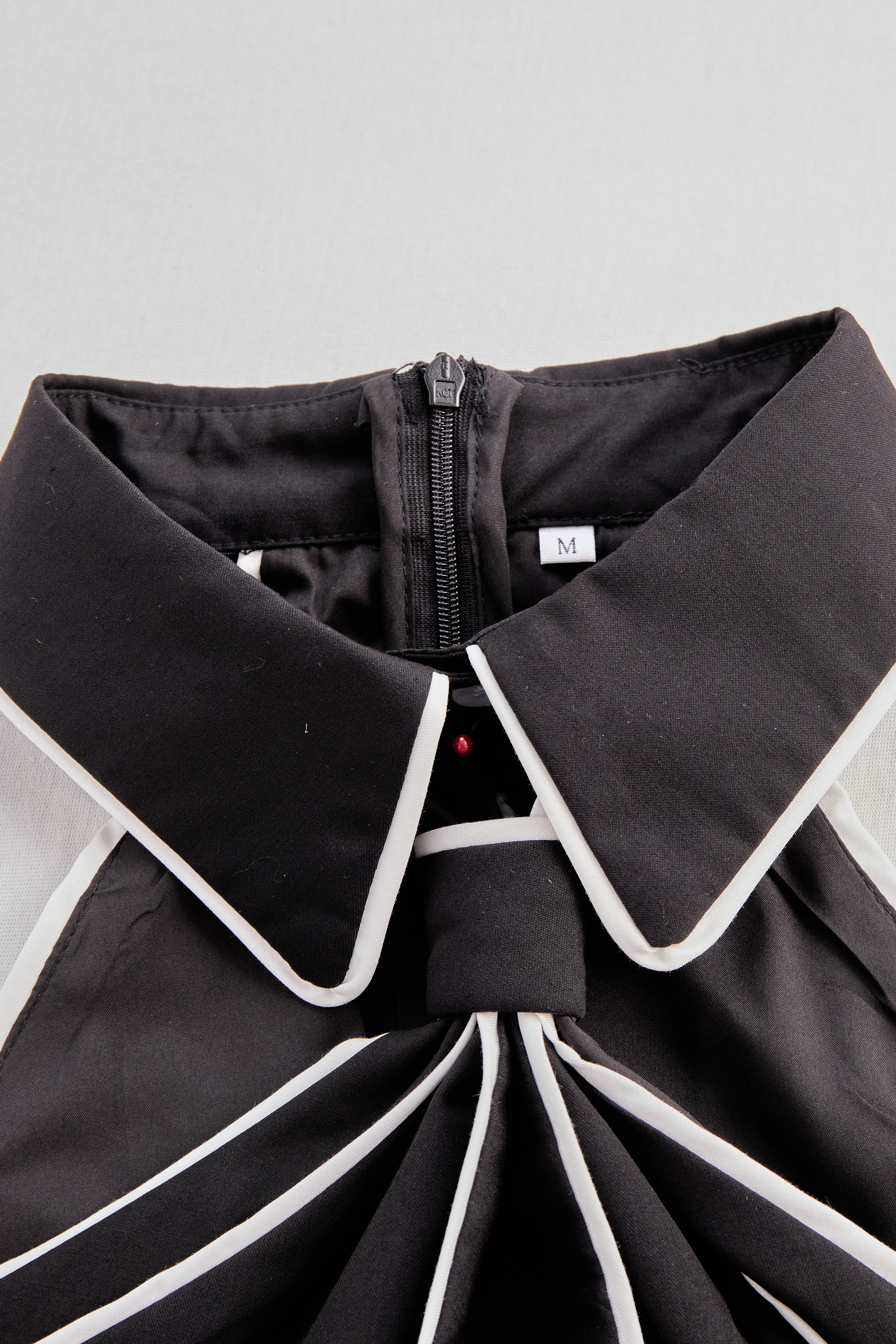 Stylish Sleeveless Halter Neck Blouse With Bold Contrast Trim | Elegant Women's Dress